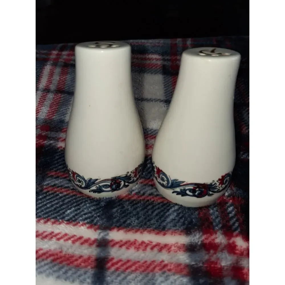 Norway Hardanger Dancers by Figgjo SALT and PEPPER Shakers3